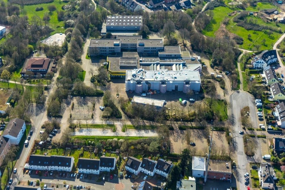 Luftbild Mülheim an der Ruhr - Sanierung eines Gebäudekomplexes der Gesamtschule Saarn an der Lehnerstraße in Mülheim an der Ruhr im Bundesland Nordrhein-Westfalen, Deutschland