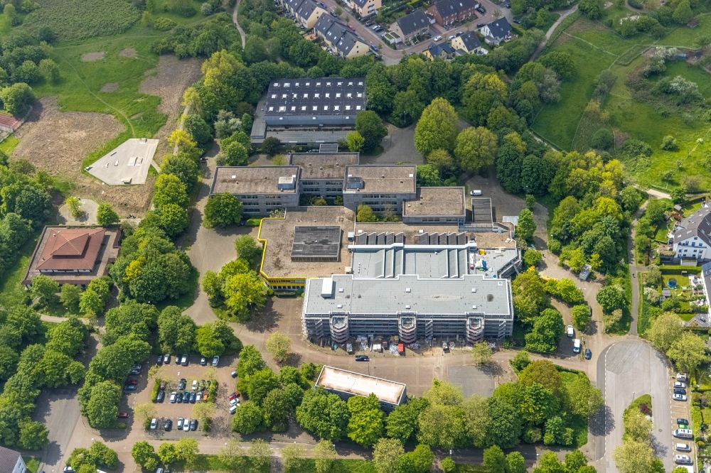 Luftbild Mülheim an der Ruhr - Sanierung eines Gebäudekomplexes der Gesamtschule Saarn an der Lehnerstraße in Mülheim an der Ruhr im Bundesland Nordrhein-Westfalen, Deutschland