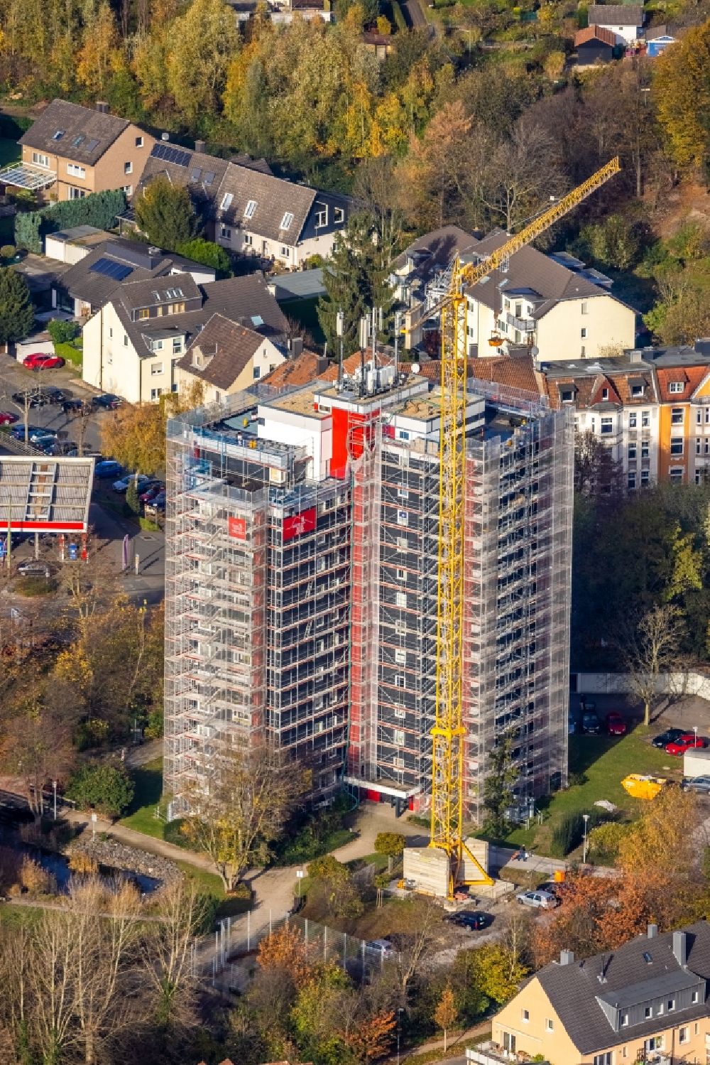 Luftaufnahme Bochum - Sanierung eines Gebäudekomplexes eines Hochhaus- Wohnquartiers im Ortsteil Wiemelhausen in Bochum im Bundesland Nordrhein-Westfalen, Deutschland