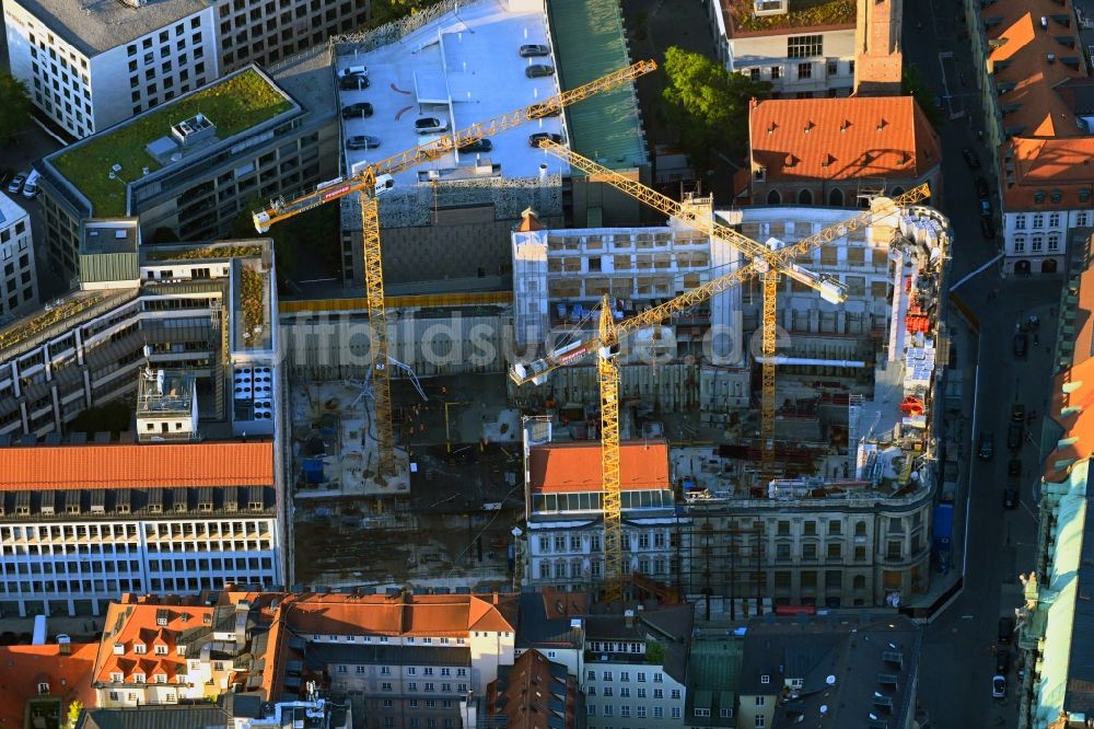 Luftaufnahme München - Sanierung eines Gebäudekomplexes Kardinal-Faulhaber-Straße - Prannerstraße - Salvatorstraße im Ortsteil Altstadt in München im Bundesland Bayern, Deutschland