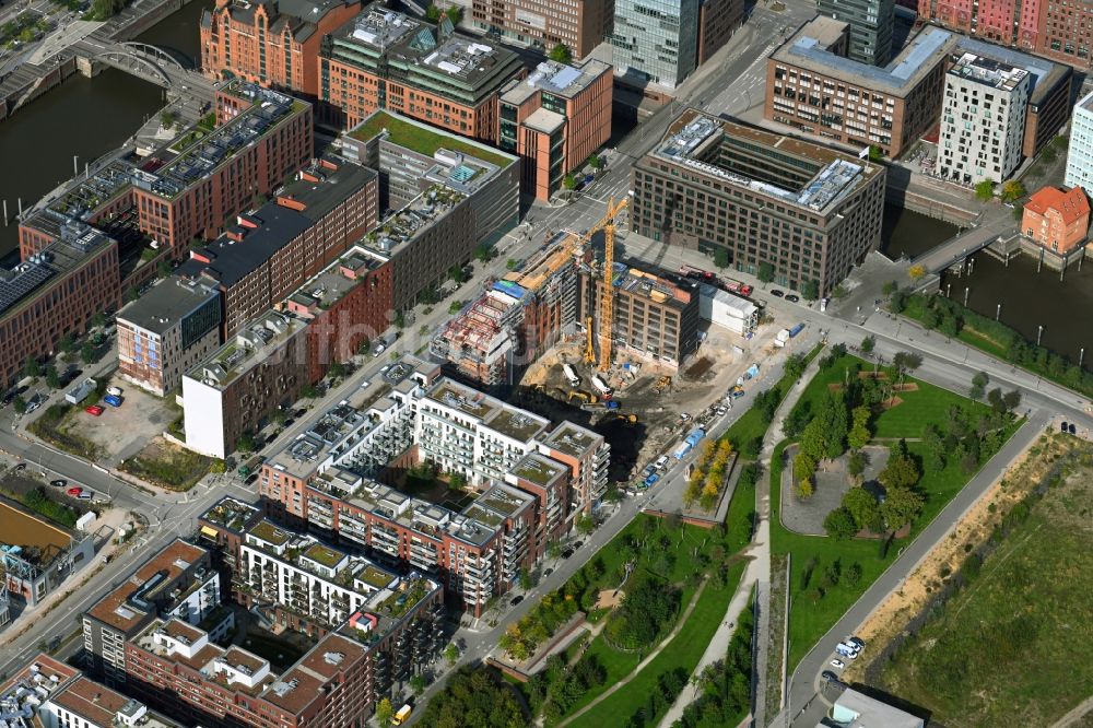 Luftbild Hamburg - Sanierung eines Gebäudekomplexes des Kulturcompagnie an der Shanghaiallee im Ortsteil HafenCity in Hamburg, Deutschland