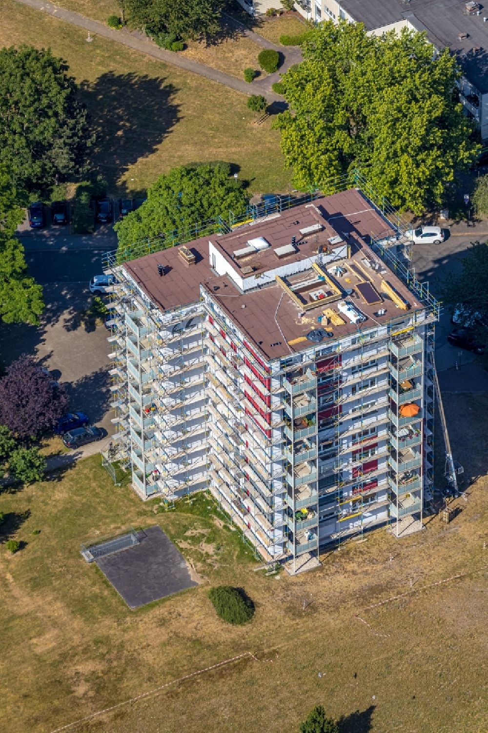 Luftbild Dinslaken - Sanierung eines Gebäudekomplexes einer Mehrfamilienhaussiedlung am Baßfeldshof im Ortsteil Eppinghoven in Dinslaken im Bundesland Nordrhein-Westfalen, Deutschland