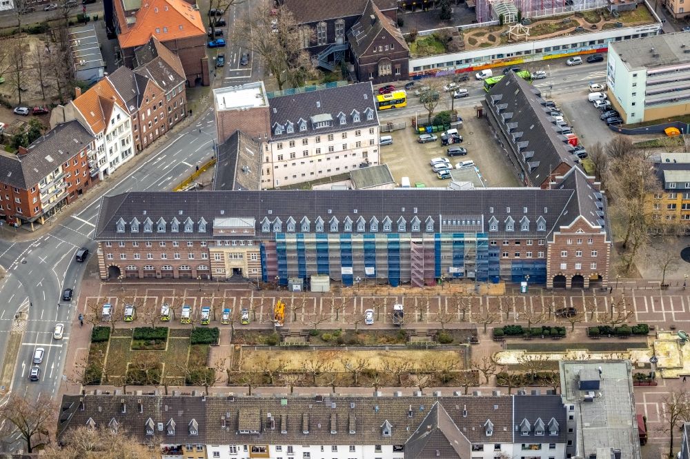 Luftbild Oberhausen - Sanierung eines Gebäudekomplexes der Polizeiwache Alt Oberhausen am Friedensplatz in Oberhausen im Bundesland Nordrhein-Westfalen, Deutschland