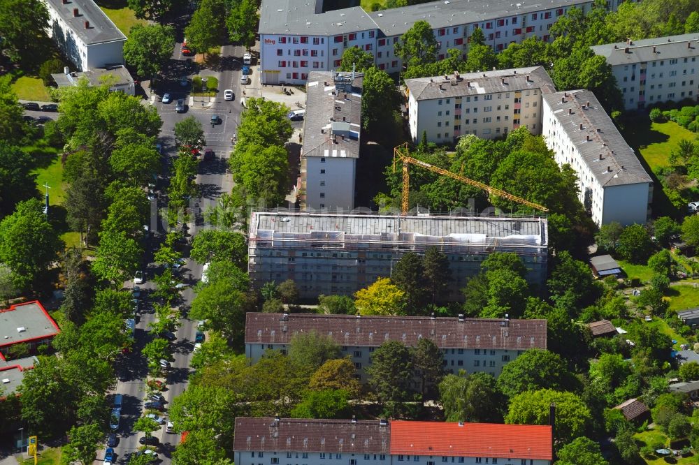 Luftbild Berlin - Sanierung eines Gebäudekomplexes Reihenwohnhaus an der Rixdorfer Straße im Ortsteil Mariendorf in Berlin, Deutschland