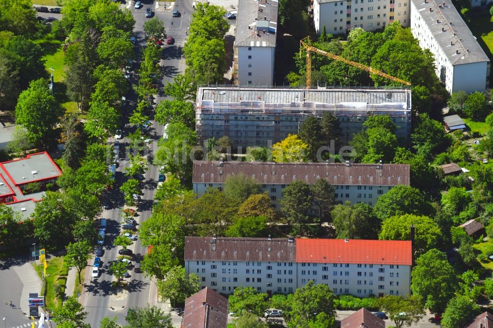 Luftaufnahme Berlin - Sanierung eines Gebäudekomplexes Reihenwohnhaus an der Rixdorfer Straße im Ortsteil Mariendorf in Berlin, Deutschland