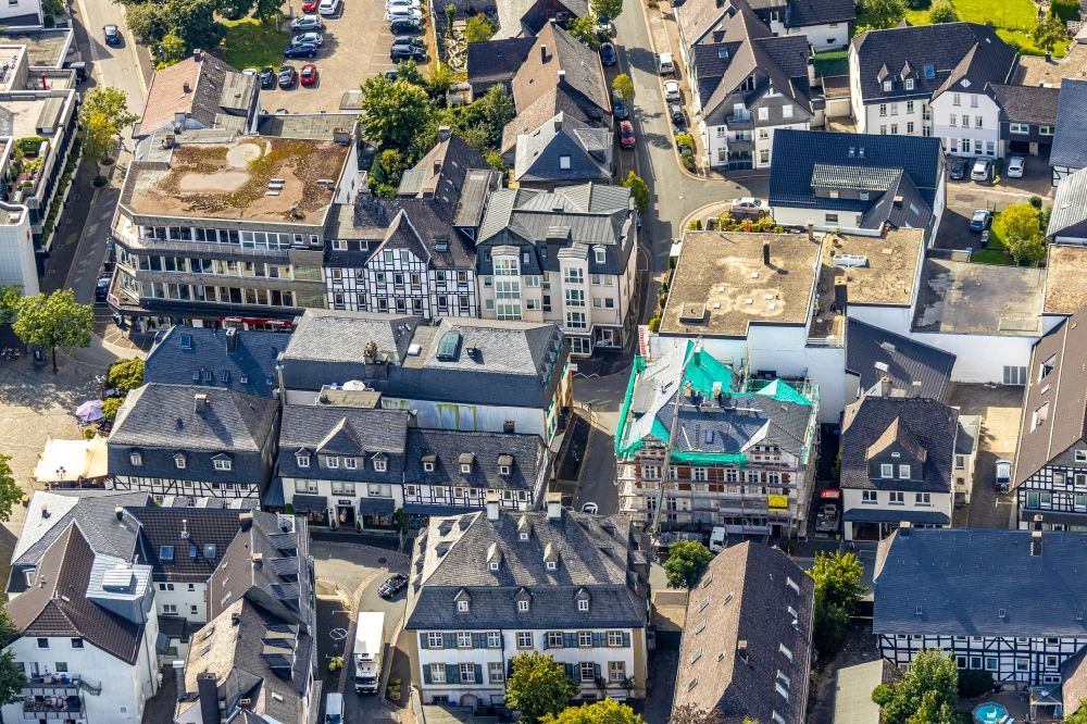 Luftbild Brilon - Sanierung eines Gebäudekomplexes am Steinweg Ecke Springstraße in Brilon im Bundesland Nordrhein-Westfalen, Deutschland