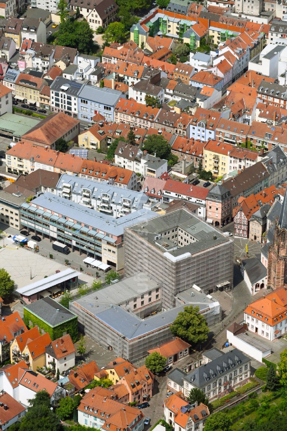 Luftaufnahme Aschaffenburg - Sanierung des Gebäudes der Stadtverwaltung - Rathaus an der Dalbergstraße im Ortsteil Innenstadt in Aschaffenburg im Bundesland Bayern, Deutschland