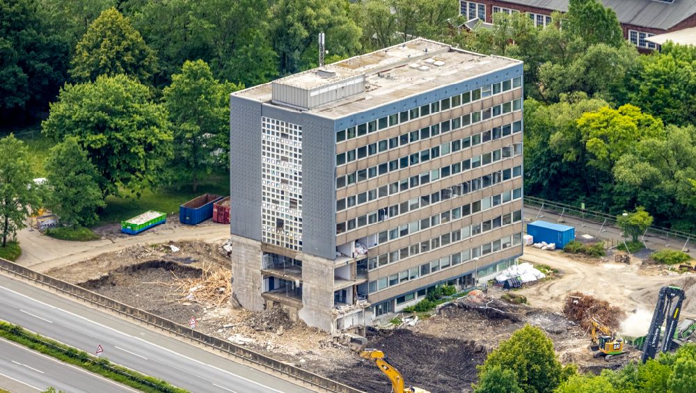 Luftaufnahme Arnsberg - Sanierung des Hochhaus- Gebäude der Stadtverwaltung - Rathaus in Arnsberg im Bundesland Nordrhein-Westfalen, Deutschland