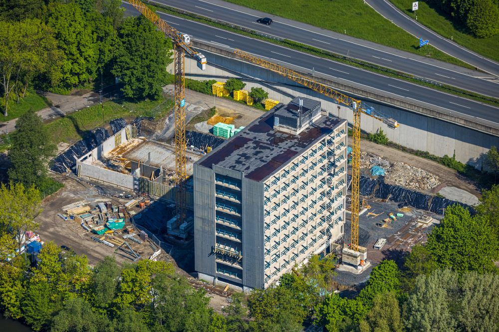 Arnsberg von oben - Sanierung des Hochhaus- Gebäude der Stadtverwaltung - Rathaus in Arnsberg im Bundesland Nordrhein-Westfalen, Deutschland