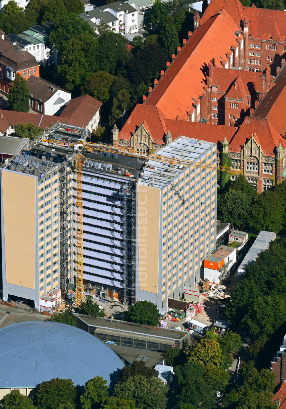 Hamburg aus der Vogelperspektive: Sanierung Hochhaus- Gebäude der Universität Philosophenturm im Ortsteil Rotherbaum in Hamburg, Deutschland