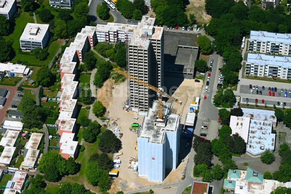 Luftaufnahme Wolfsburg - Sanierung Hochhaus- Gebäude im Wohngebiet Don Camillo & Peppone in Wolfsburg im Bundesland Niedersachsen, Deutschland