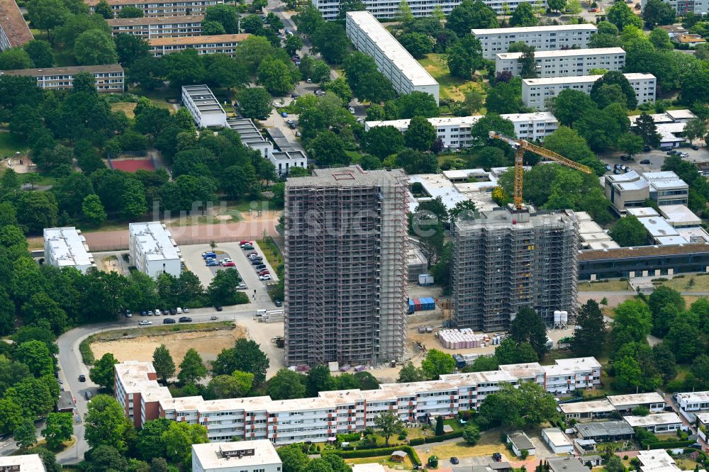 Luftaufnahme Wolfsburg - Sanierung Hochhaus- Gebäude im Wohngebiet Don Camillo & Peppone in Wolfsburg im Bundesland Niedersachsen, Deutschland