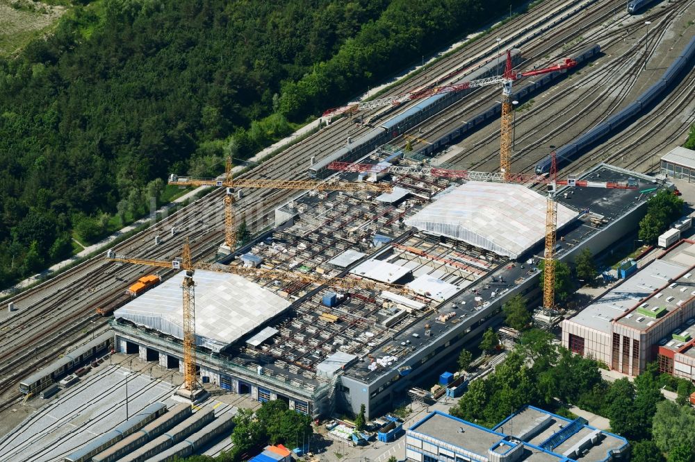 Luftaufnahme München - Sanierung der Instandhaltungswerkstatt und Ausbesserungswerk für Zug- Waggons in München im Bundesland Bayern, Deutschland