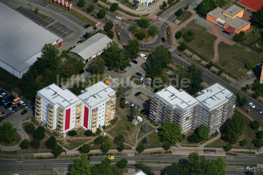 Teltow von oben - Sanierung und Modernisierung einer Plattenbau- Hochhaus- Wohnsiedlung Mahlower - Schönower Straße in Teltow im Bundesland Brandenburg, Deutschland