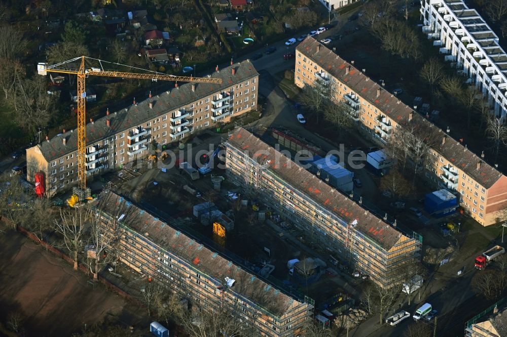 Luftaufnahme Berlin - Sanierung und Modernisierung einer Reihenhau- Wohnsiedlung im Ortsteil Pankow in Berlin, Deutschland