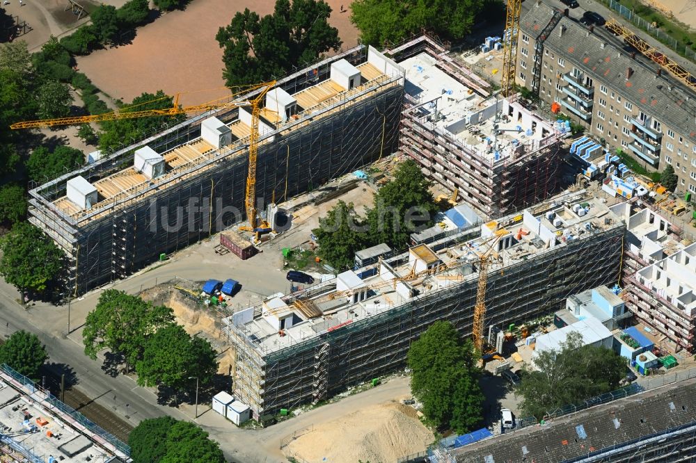 Luftbild Berlin - Sanierung und Modernisierung einer Reihenhau- Wohnsiedlung im Ortsteil Pankow in Berlin, Deutschland