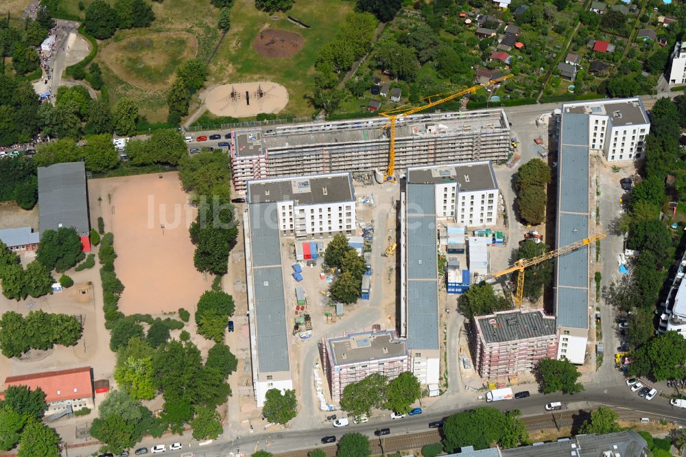 Luftbild Berlin - Sanierung und Modernisierung einer Reihenhau- Wohnsiedlung im Ortsteil Pankow in Berlin, Deutschland