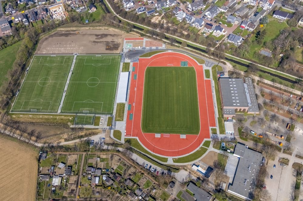 Dinslaken von oben - Sanierung der Sportplatzanlagen in Dinslaken im Bundesland Nordrhein-Westfalen