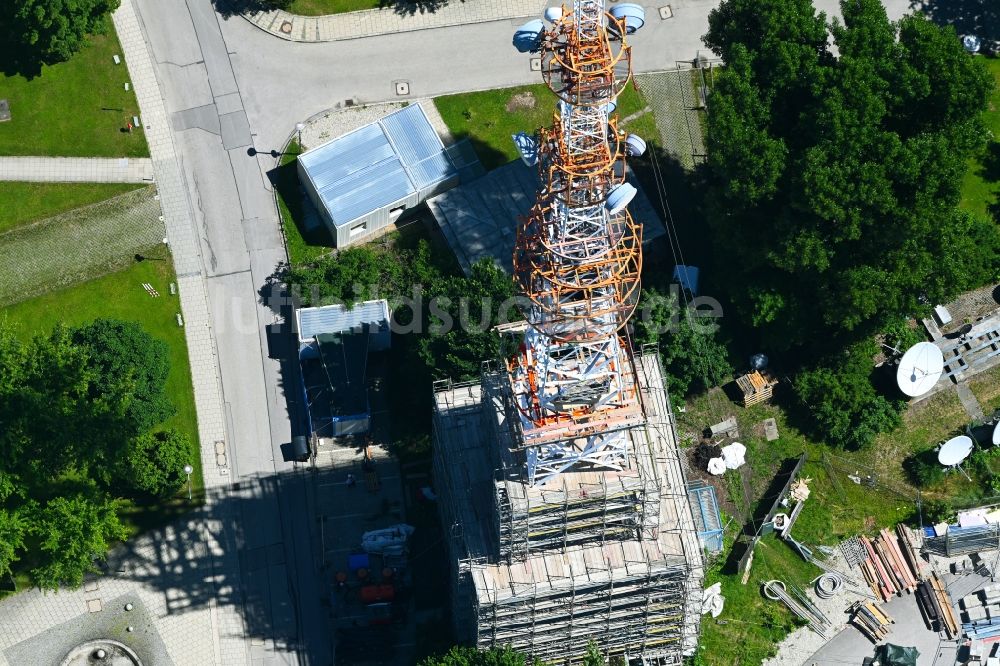 Luftaufnahme München - Sanierung Stahlmast- Funkturm und Sendeanlage als Grundnetzsender des BR Bayerischer Rundfunk in München im Bundesland Bayern, Deutschland
