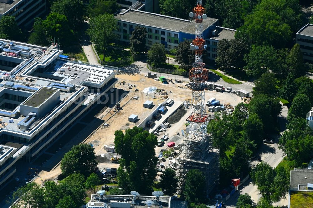 München von oben - Sanierung Stahlmast- Funkturm und Sendeanlage als Grundnetzsender des BR Bayerischer Rundfunk in München im Bundesland Bayern, Deutschland