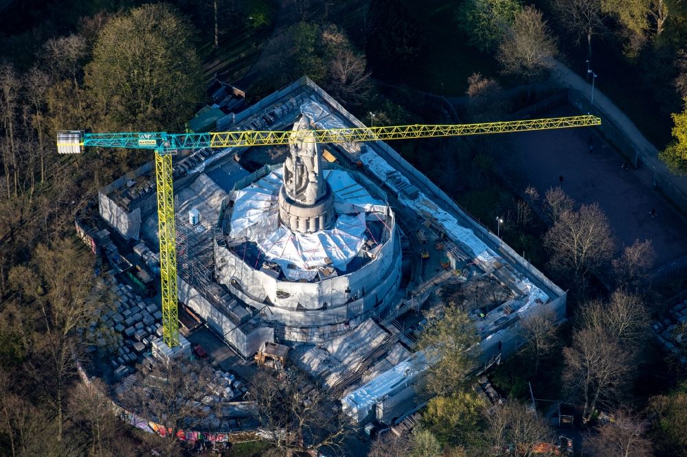 Luftbild Hamburg - Sanierungs- und Restaurationsarbeiten am Geschichts- Denkmal Bismarck-Denkmal in Hamburg, Deutschland
