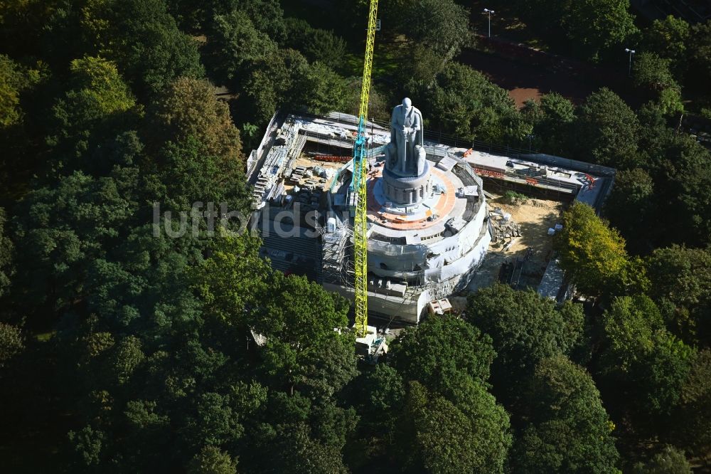 Luftbild Hamburg - Sanierungs- und Restaurationsarbeiten am Geschichts- Denkmal Bismarck-Denkmal in Hamburg, Deutschland
