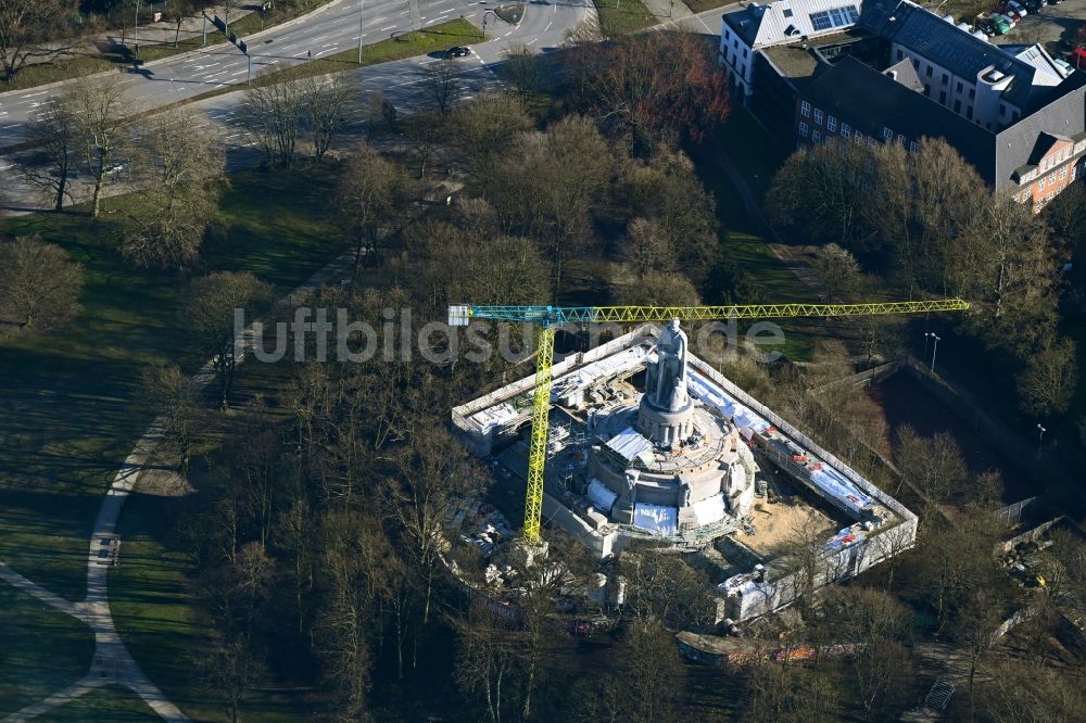 Luftaufnahme Hamburg - Sanierungs- und Restaurationsarbeiten am Geschichts- Denkmal Bismarck-Denkmal in Hamburg, Deutschland