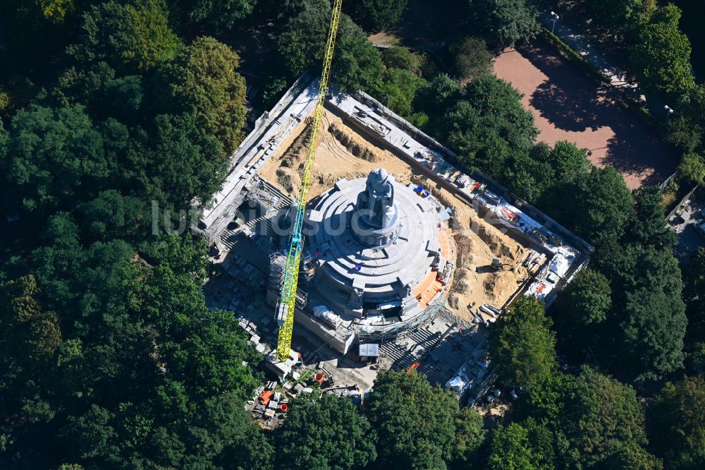 Hamburg aus der Vogelperspektive: Sanierungs- und Restaurationsarbeiten am Geschichts- Denkmal Bismarck-Denkmal in Hamburg, Deutschland