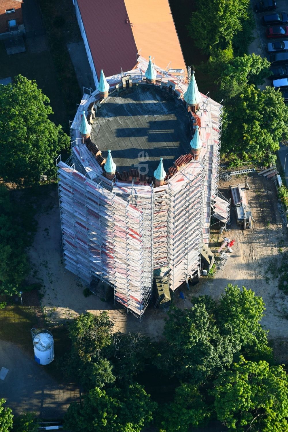 Rostock von oben - Sanierungs- und Restaurationsarbeiten am Geschichts- Denkmal des Wasserturm an der Blücherstraße in Rostock im Bundesland Mecklenburg-Vorpommern, Deutschland