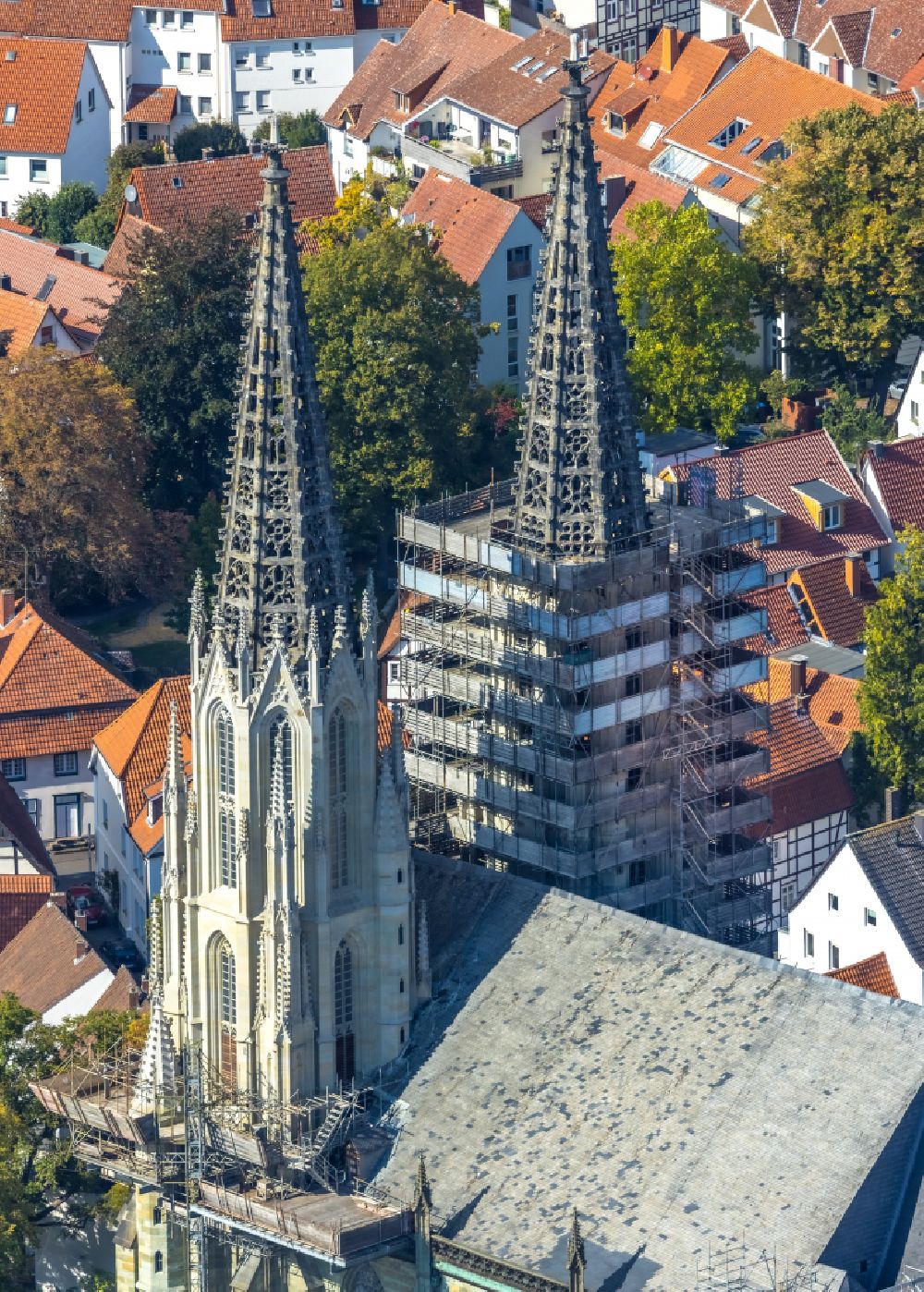 Luftbild Soest - Sanierungs- und Restaurationsarbeiten am Kirchengebäude der Sankt Maria zur Wiese in Soest im Bundesland Nordrhein-Westfalen, Deutschland