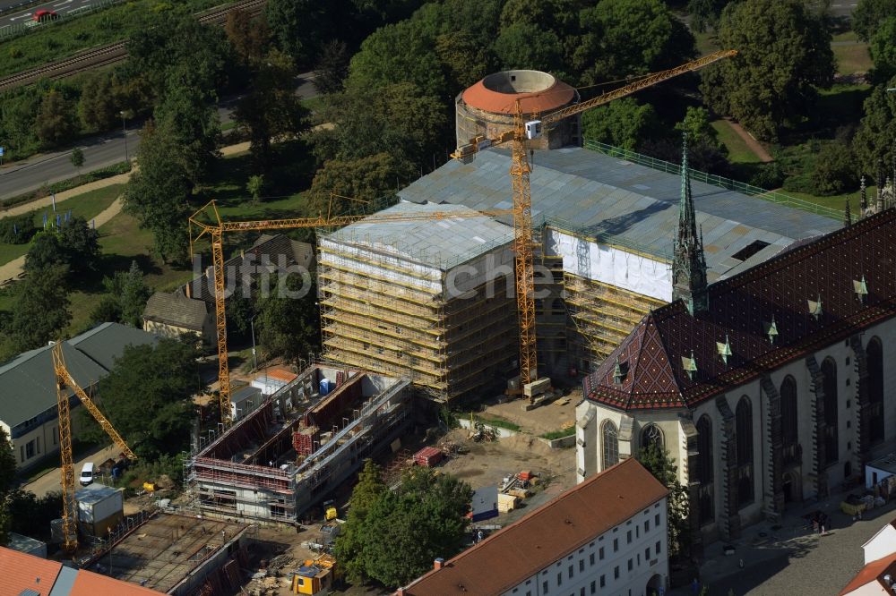 Luftaufnahme Lutherstadt Wittenberg - Sanierungs- , Umbau- und Restaurationsarbeiten an Turm und Kirchenbauten der Schlosskirche in Wittenberg in Sachsen-Anhalt