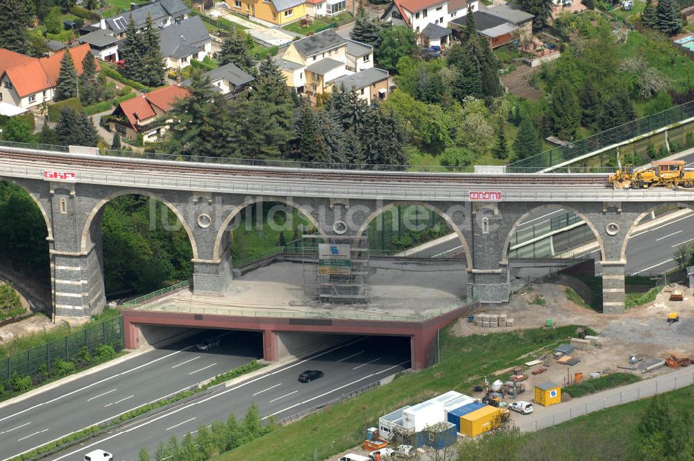 Chemnitz aus der Vogelperspektive: Sanierungsarbeiten am Bahrebachmühlenviadukt in Chemnitz / Sachsen