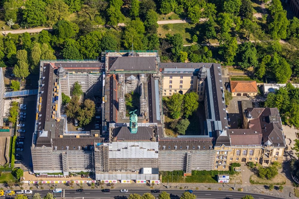 Luftaufnahme Düsseldorf - Sanierungsarbeiten am Gebäude der Bezirksregierung in Düsseldorf im Bundesland Nordrhein-Westfalen