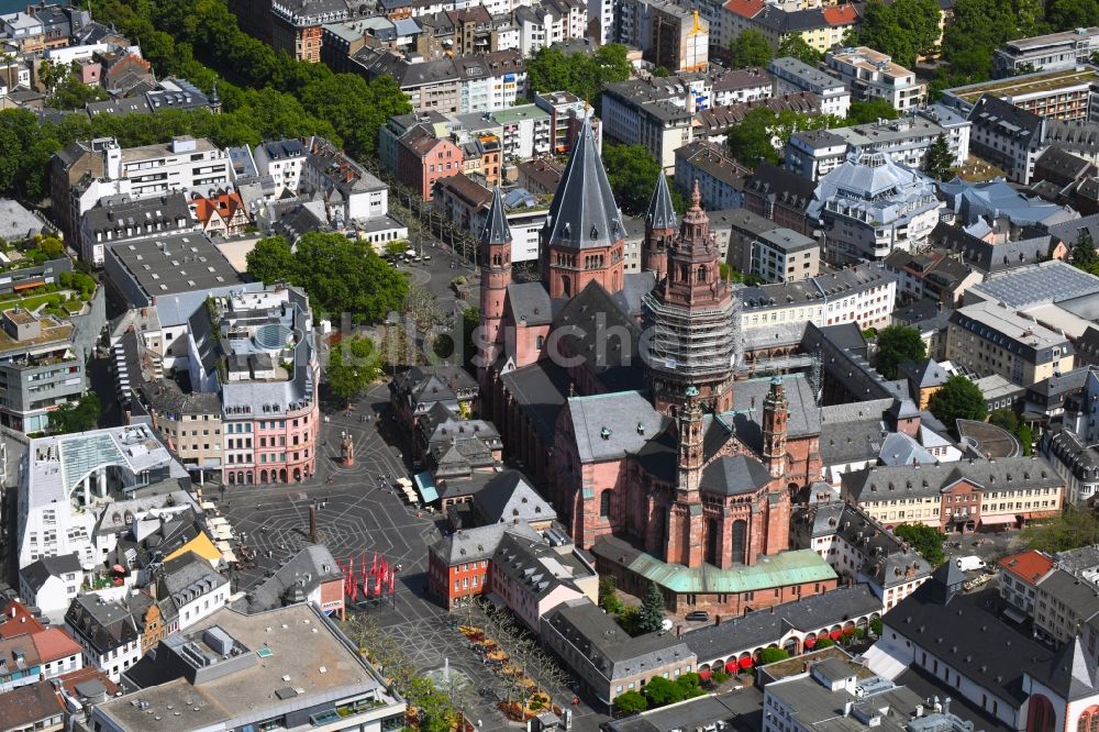 Mainz von oben - Sanierungsarbeiten an der Kathedrale Sankt Martin in Mainz im Bundesland Rheinland-Pfalz, Deutschland