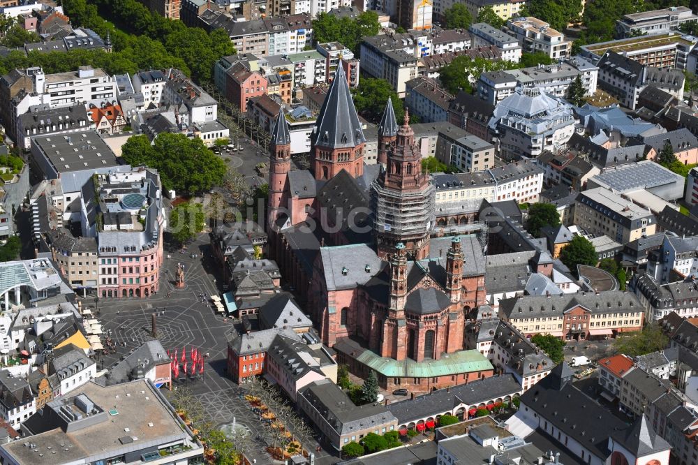 Mainz aus der Vogelperspektive: Sanierungsarbeiten an der Kathedrale Sankt Martin in Mainz im Bundesland Rheinland-Pfalz, Deutschland