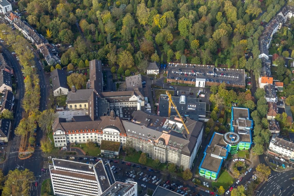 Luftbild Essen - Sanierungsarbeiten auf dem Klinikgelände des Krankenhauses Elisabeth-Krankenhaus Essen in Essen im Bundesland Nordrhein-Westfalen, Deutschland