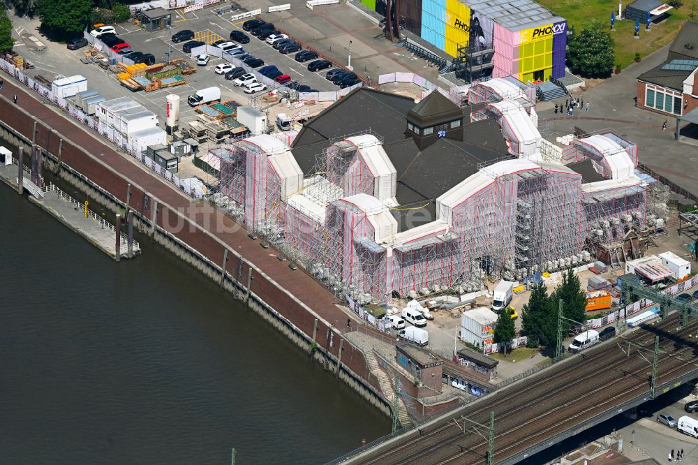 Hamburg aus der Vogelperspektive: Sanierungsbaustelle Veranstaltungshalle Deichtorhallen in Hamburg, Deutschland