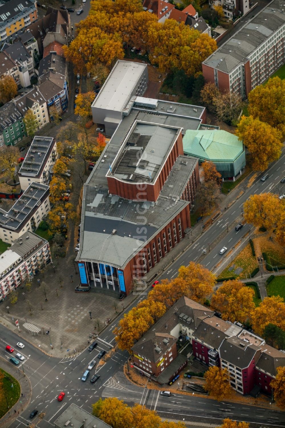 Bochum von oben - Schauspielhaus Bochum am Hans Schalla Platz in Bochum im Bundesland Nordrhein-Westfalen