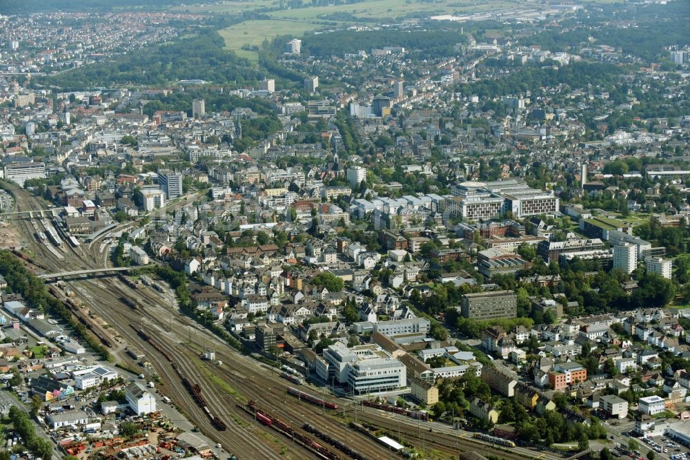 Luftaufnahme Gießen - Schienen- Gleis- und Oberleitungsstrang im Streckennetz der Deutschen Bahn in Gießen im Bundesland Hessen, Deutschland