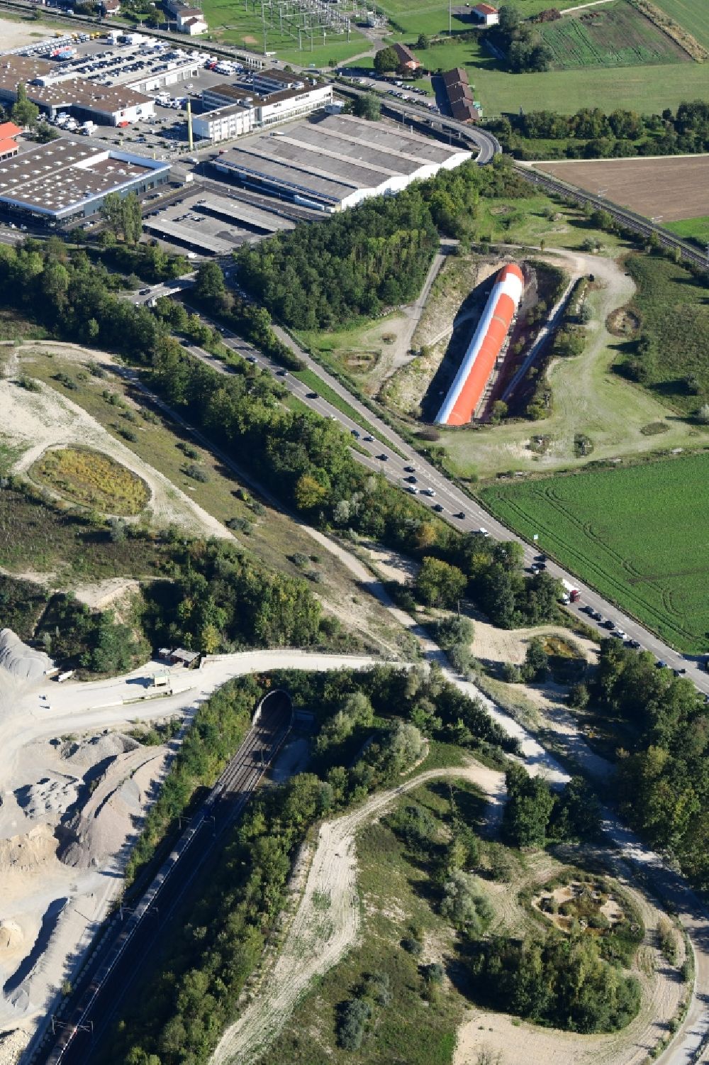Luftaufnahme Muttenz - Schienentunnel Adlertunnel Nordportal der Schweizer Bundesbahn SBB in Muttenz im Kanton Basel-Landschaft, Schweiz