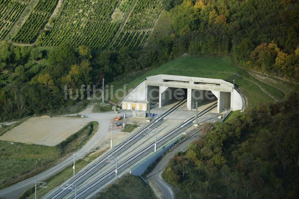 Karsdorf aus der Vogelperspektive: Schienentunnel - Viadukt der Deutschen Bahn in Karsdorf im Bundesland Sachsen-Anhalt