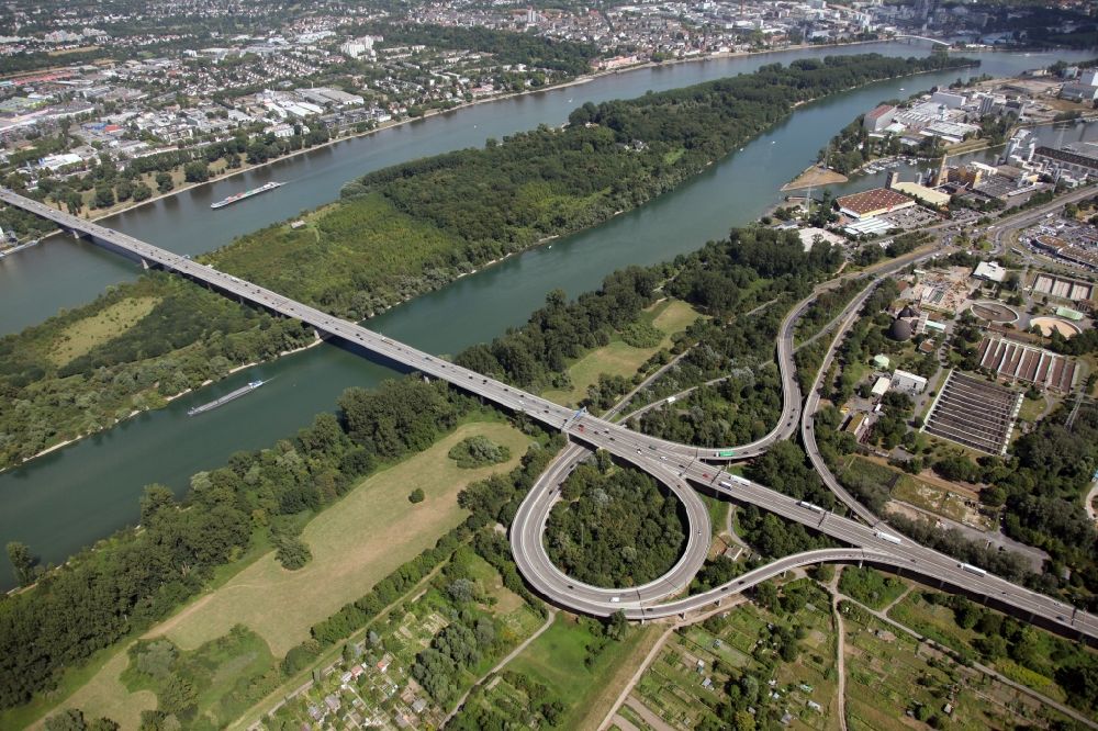 Luftaufnahme Mainz OT Mombach - Schiersteiner Brücke in Mainz - Mombach im Bundesland Rheinland-Pfalz
