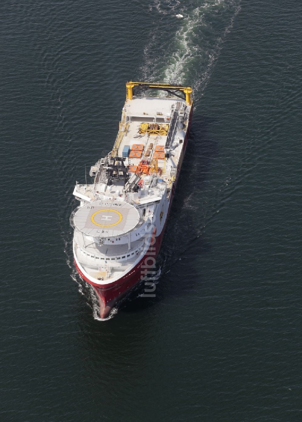 Broager aus der Vogelperspektive: Schiff - Spezialschiff für Ölquellen -Erkundung in Fahrt auf der Flensburger Förde in Broager in Syddanmark, Dänemark