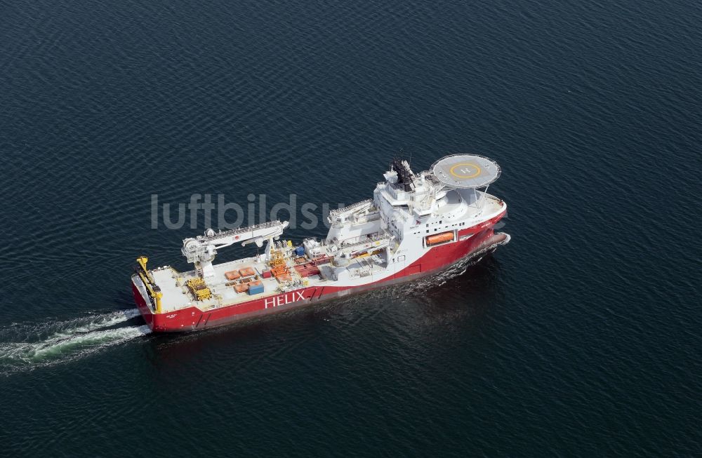 Luftaufnahme Broager - Schiff - Spezialschiff für Ölquellen -Erkundung in Fahrt auf der Flensburger Förde in Broager in Syddanmark, Dänemark