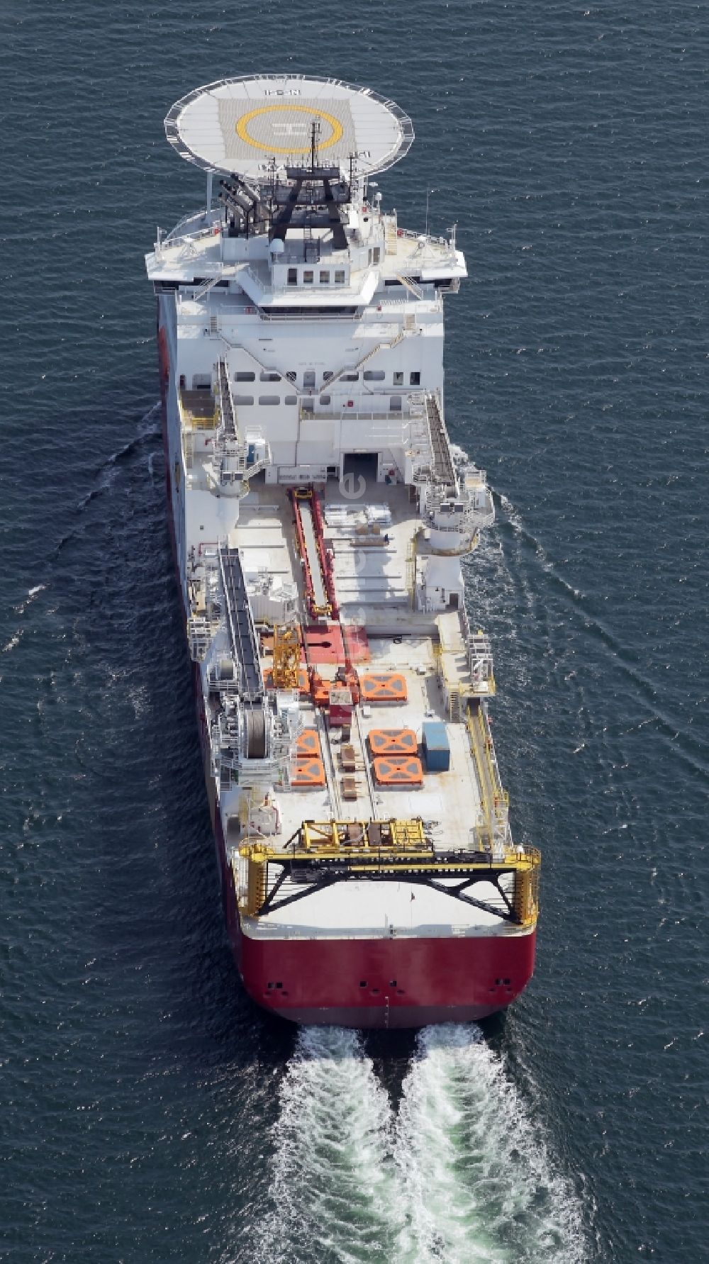 Luftaufnahme Broager - Schiff - Spezialschiff für Ölquellen -Erkundung in Fahrt auf der Flensburger Förde in Broager in Syddanmark, Dänemark
