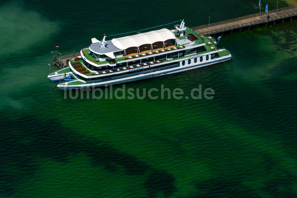 Luftbild Starnberg - Schiffsanlegesteg mit dem Ausflugsschiff Starnberg der Bayrischen Seeschifffahrt GmbH in Starnberg im Bundesland Bayern, Deutschland
