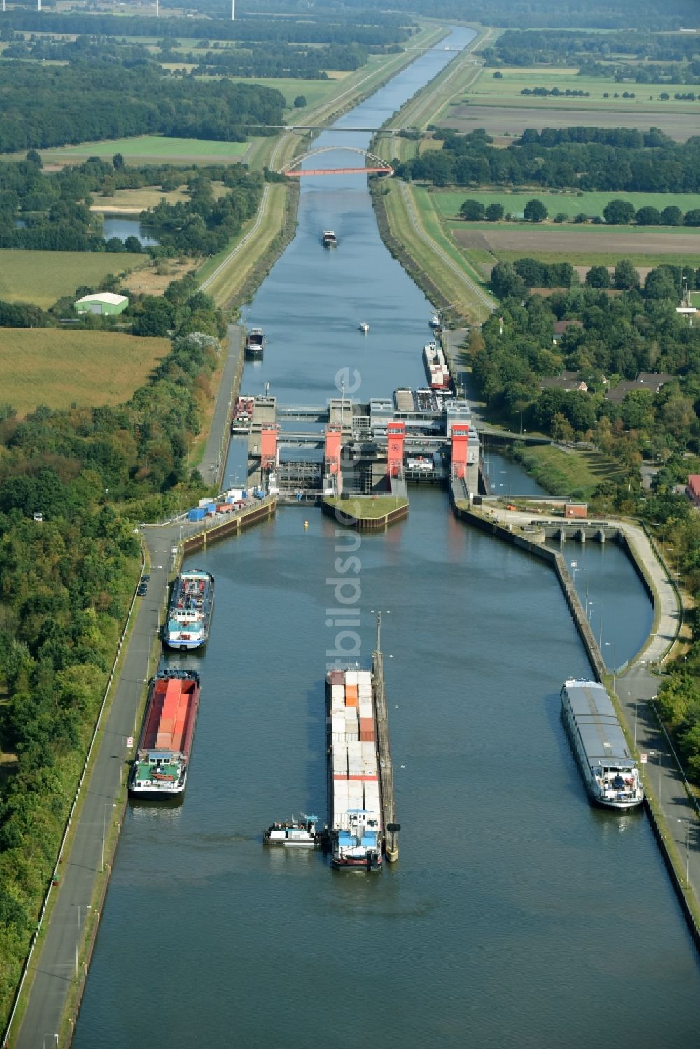 Scharnebeck von oben - Schiffshebewerk und Schleusenanlagen am Ufer der Wasserstraße des Elbe-Seitenkanal in Scharnebeck im Bundesland Niedersachsen, Deutschland
