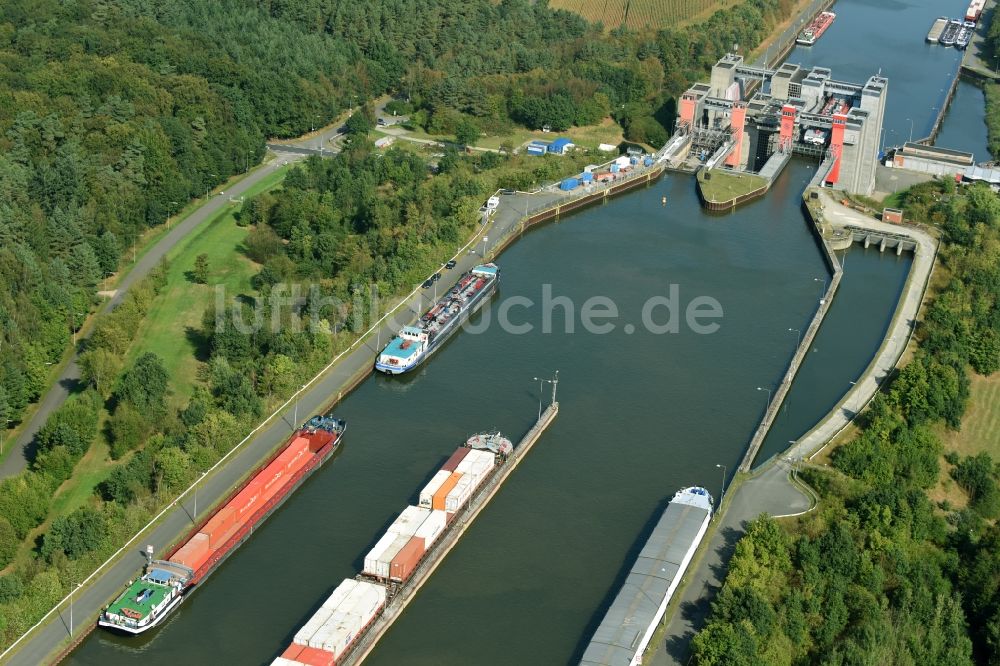 Luftaufnahme Scharnebeck - Schiffshebewerk und Schleusenanlagen am Ufer der Wasserstraße des Elbe-Seitenkanal in Scharnebeck im Bundesland Niedersachsen, Deutschland