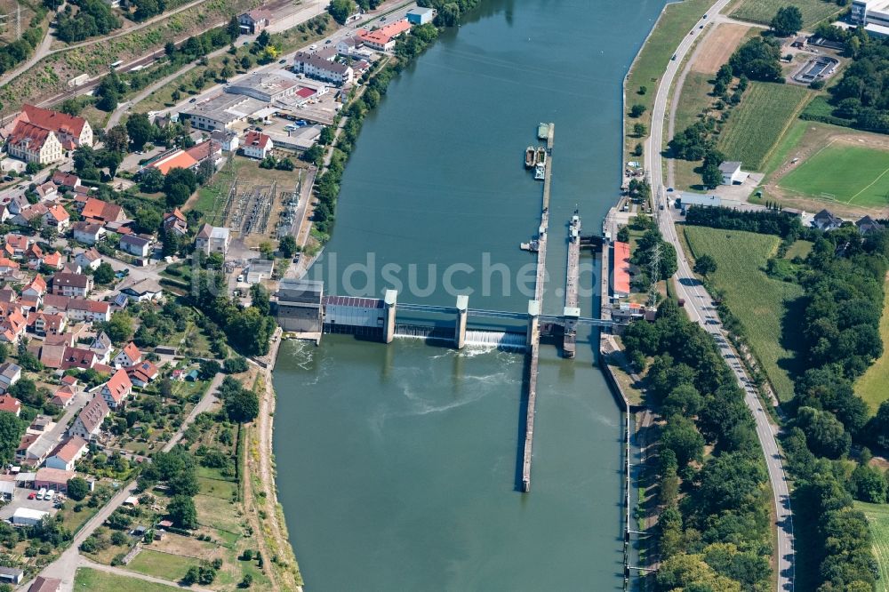 Luftbild Neckarzimmern - Schiffshebewerk und Schleusenanlagen am Ufer der Wasserstraße des Neckar in Neckarzimmern im Bundesland Baden-Württemberg, Deutschland