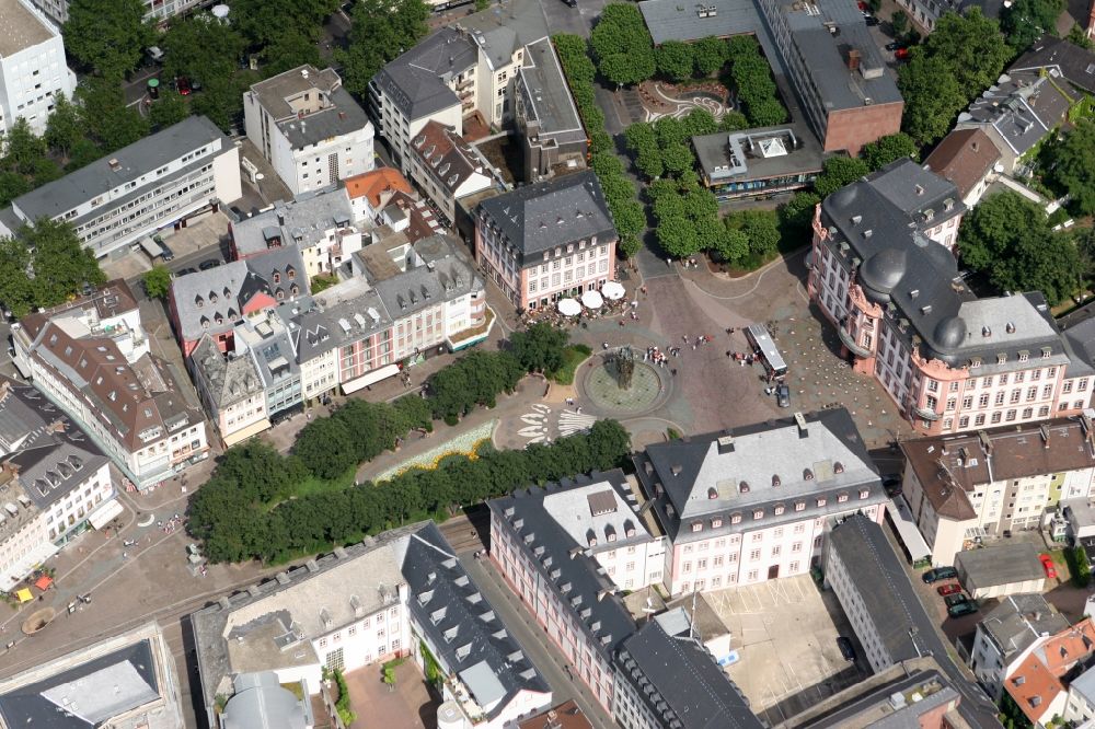 Luftaufnahme Mainz - Schillerplatz und Osteiner Hof in der Innenstadt von Mainz im Bundesland Rheinland-Pfalz